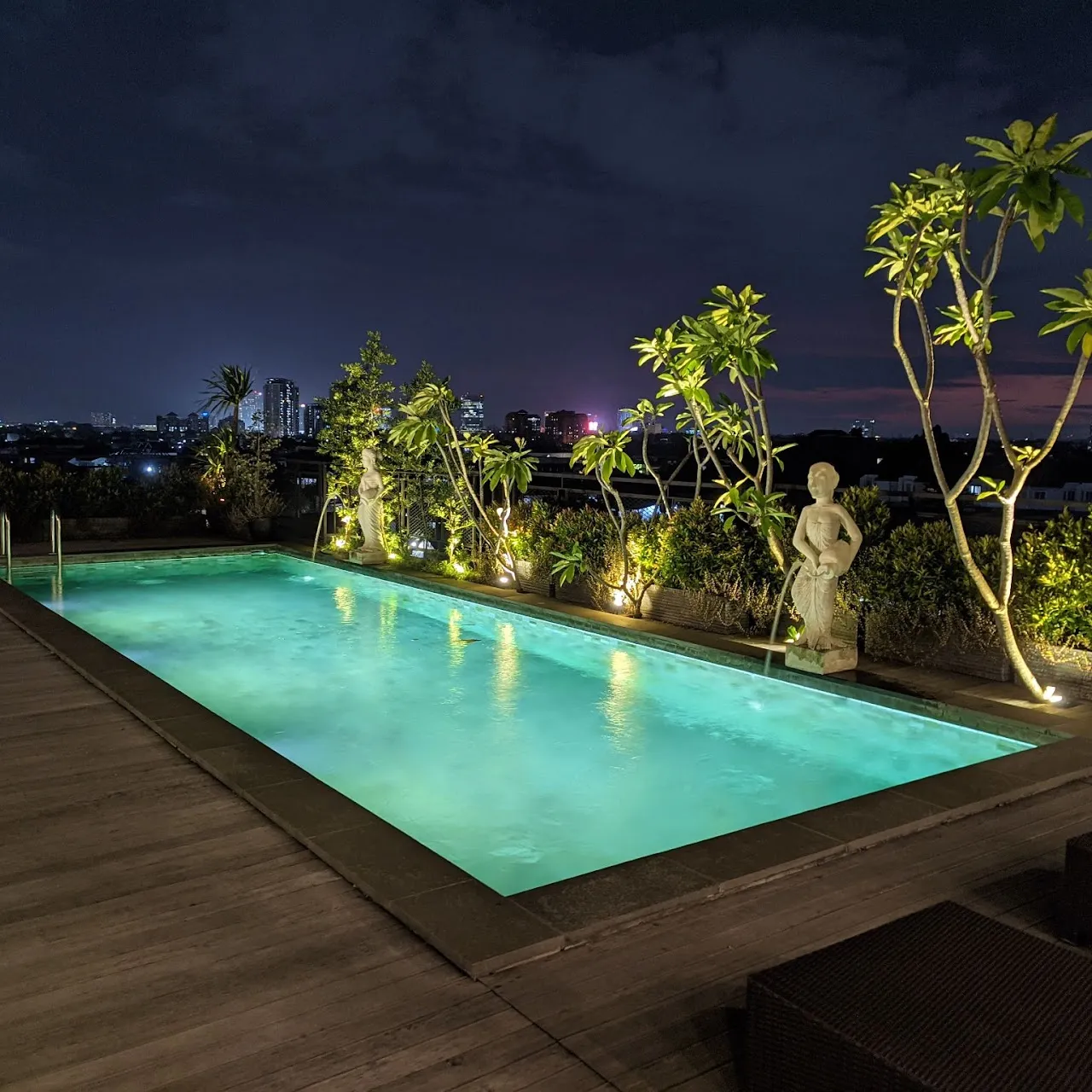 Pool Lounge
