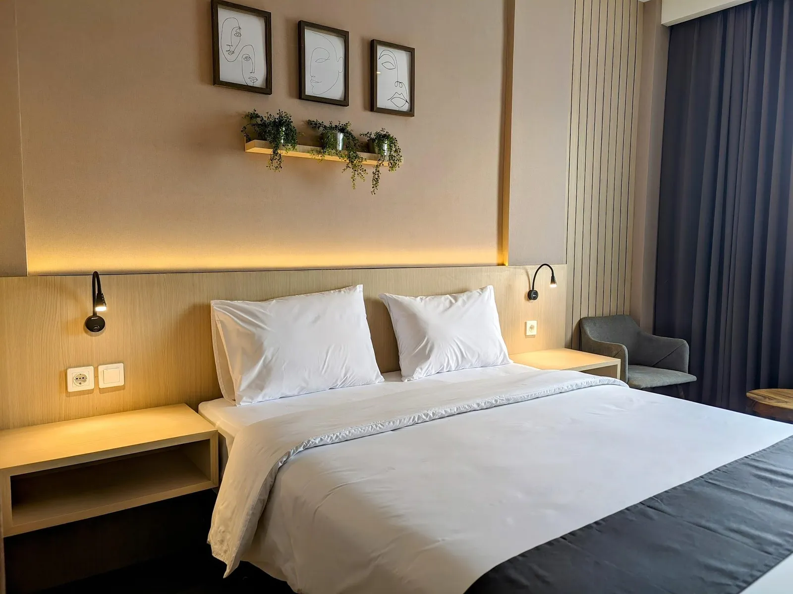 Deluxe Room - Bed View