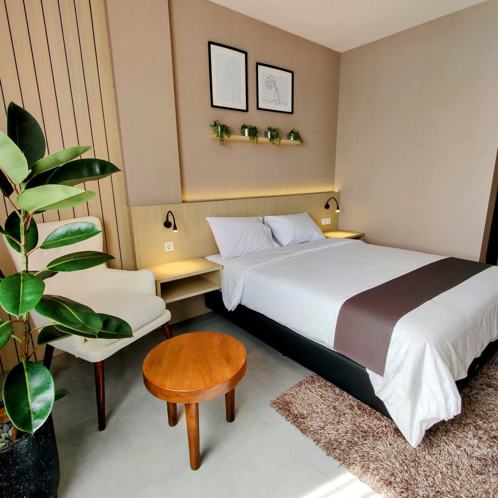 Premium Room - Seating & Window